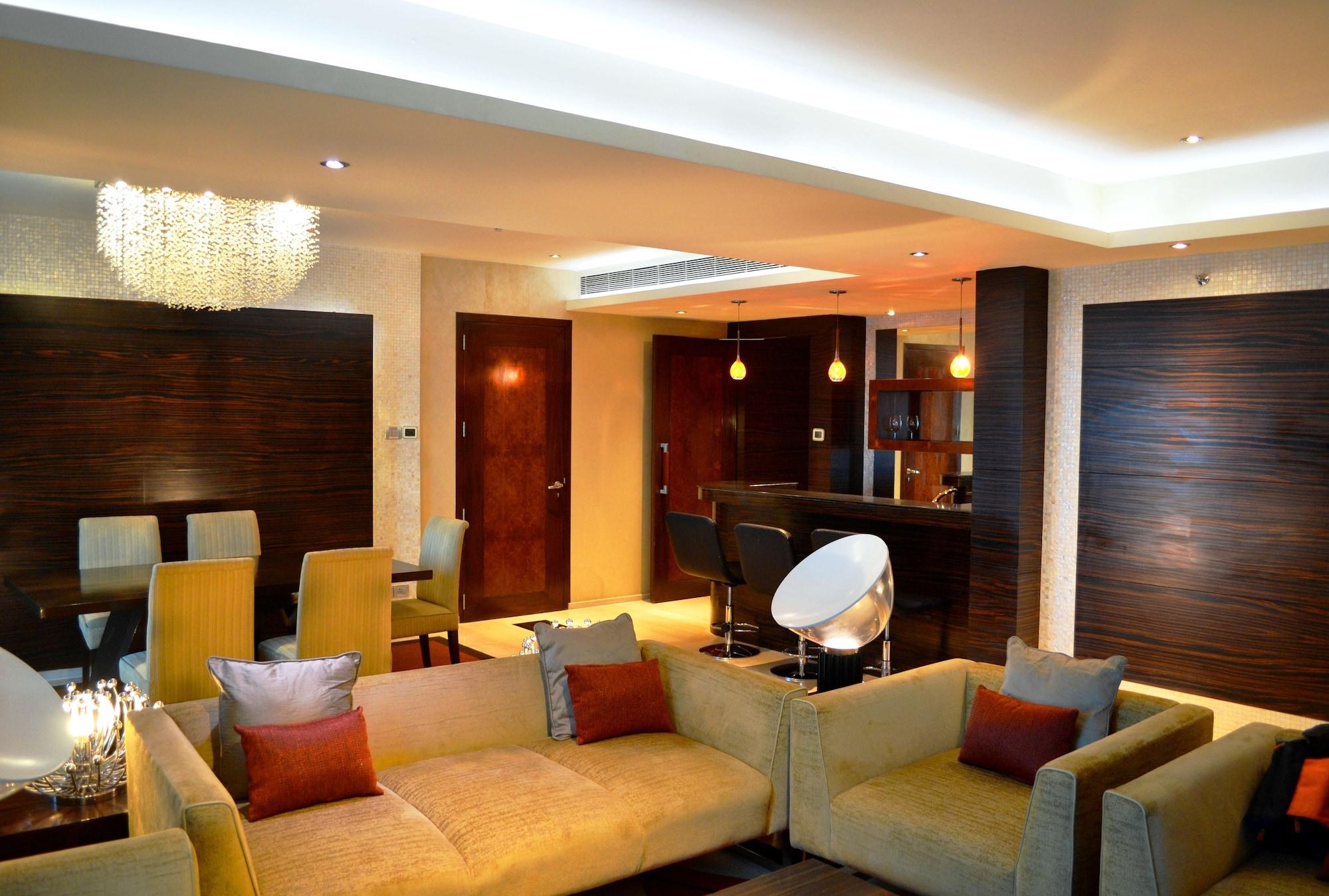 Vivanta Hyderabad, Begumpet Kültér fotó The interior of a suite at the hotel