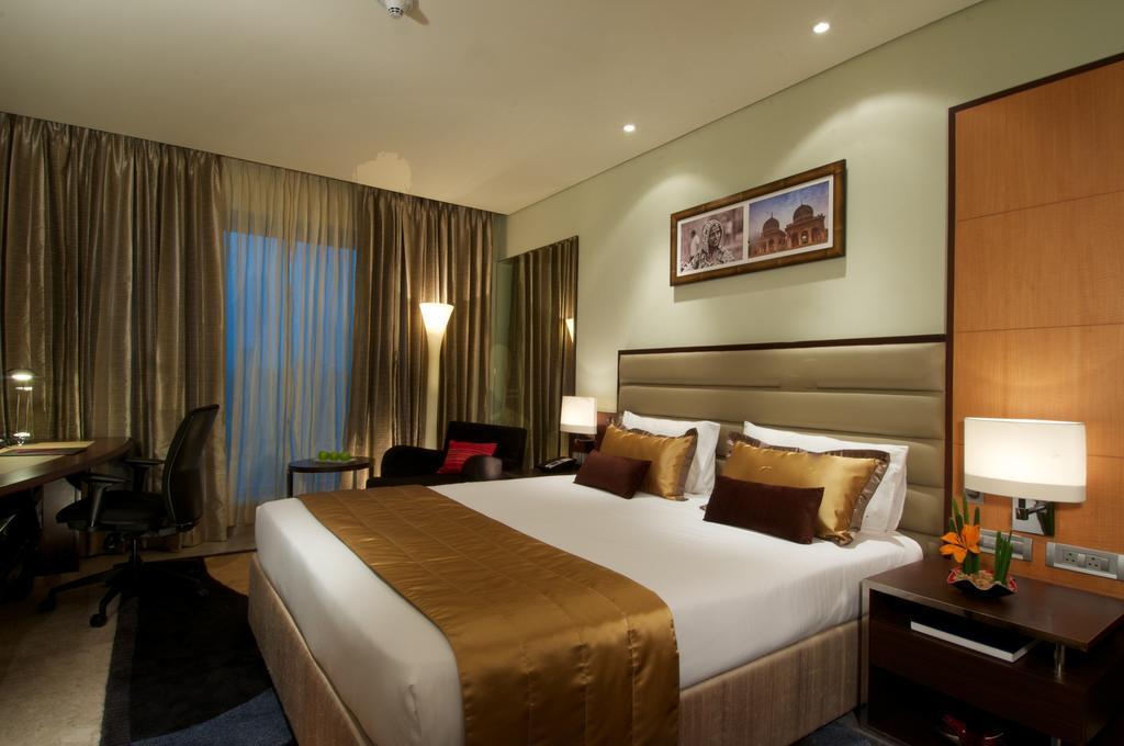 Vivanta Hyderabad, Begumpet Kültér fotó A room at the Taj Bengal