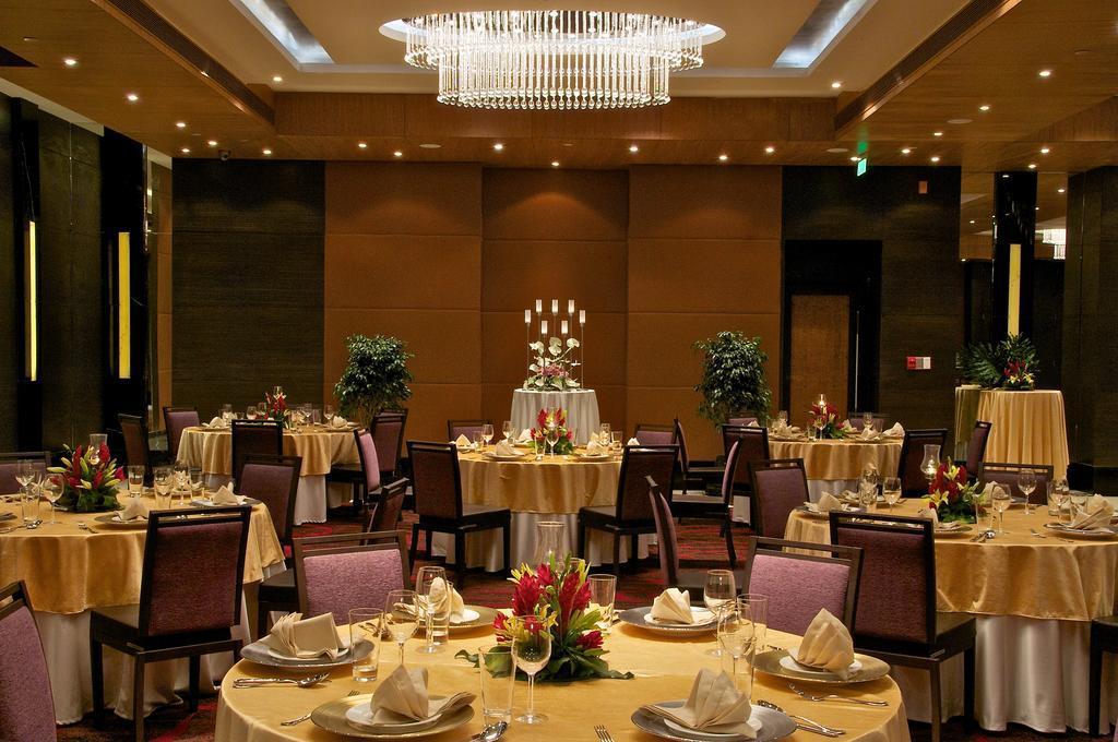 Vivanta Hyderabad, Begumpet Kültér fotó The Imperial Hall