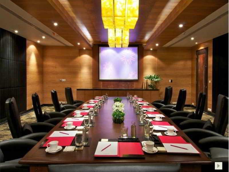 Vivanta Hyderabad, Begumpet Kültér fotó Boardroom