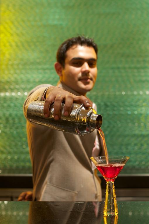 Vivanta Hyderabad, Begumpet Kültér fotó A bartender pouring a drink