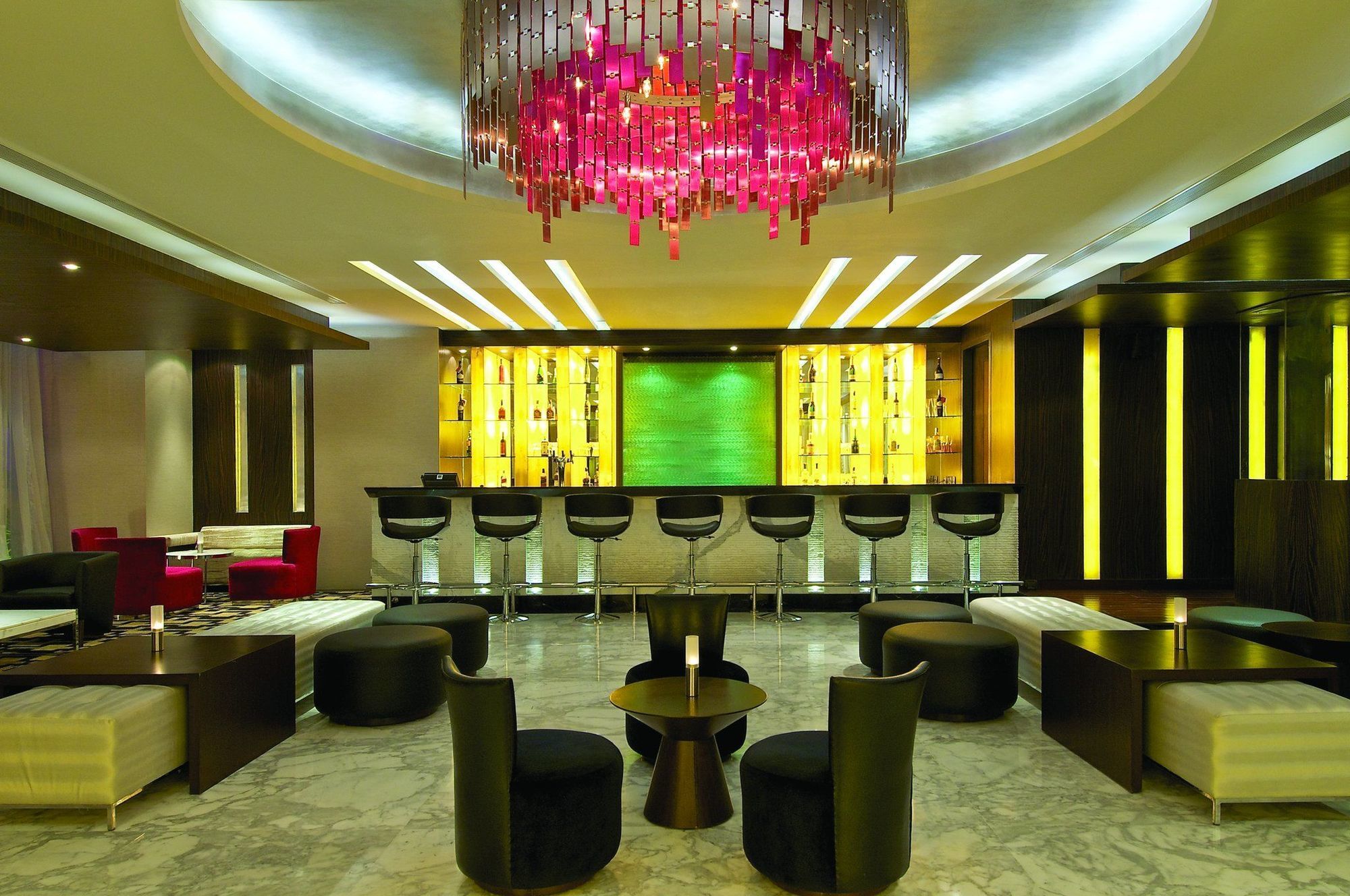 Vivanta Hyderabad, Begumpet Étterem fotó The bar at the W Doha