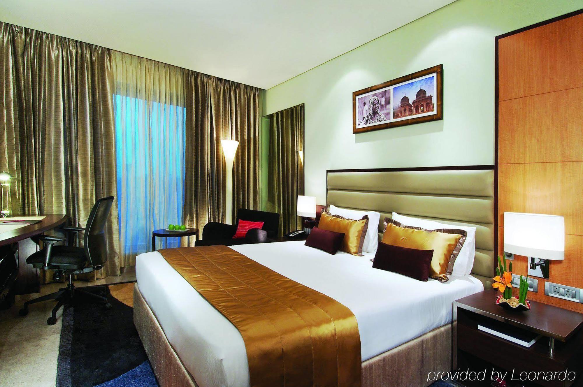 Vivanta Hyderabad, Begumpet Szoba fotó A room at the hotel