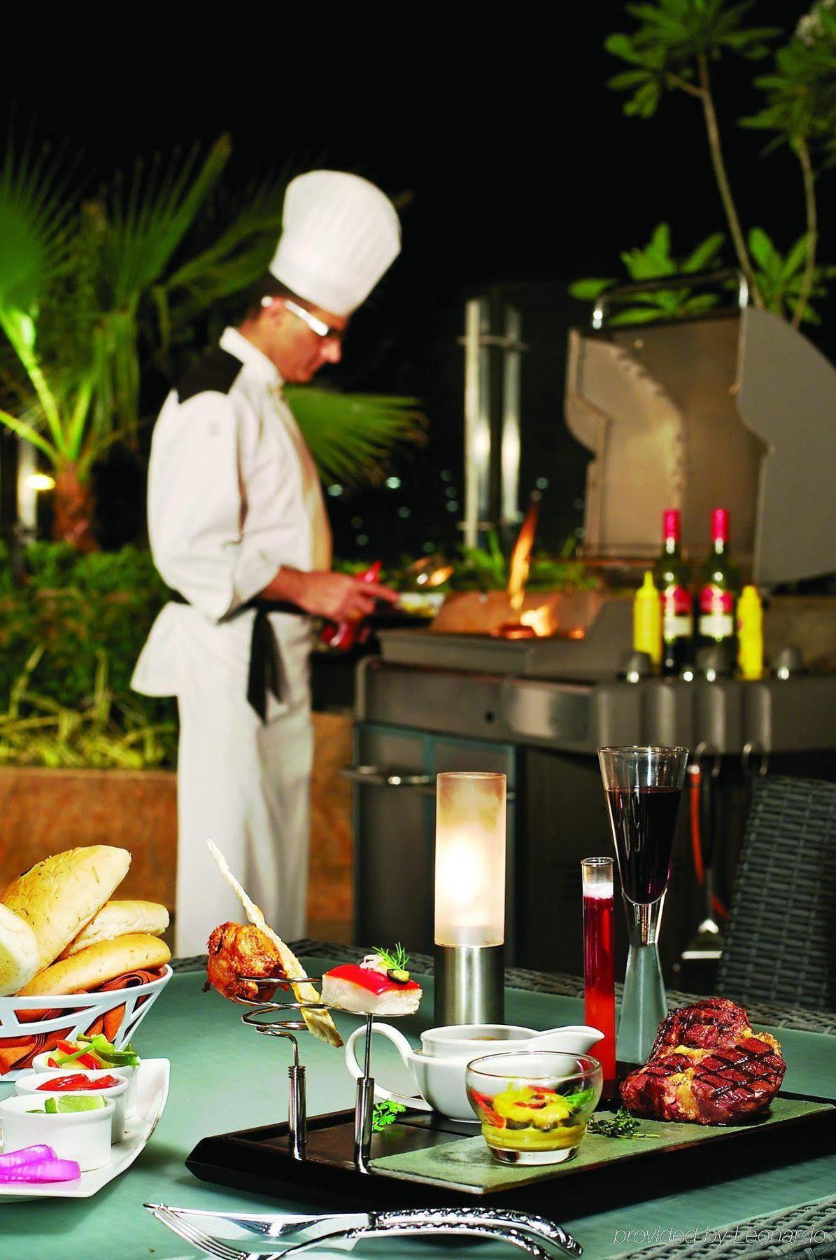 Vivanta Hyderabad, Begumpet Kültér fotó A chef at work