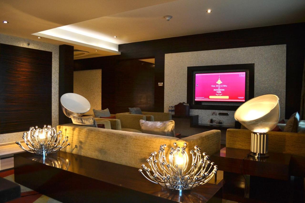 Vivanta Hyderabad, Begumpet Kültér fotó The lounge at Cape Town International Airport