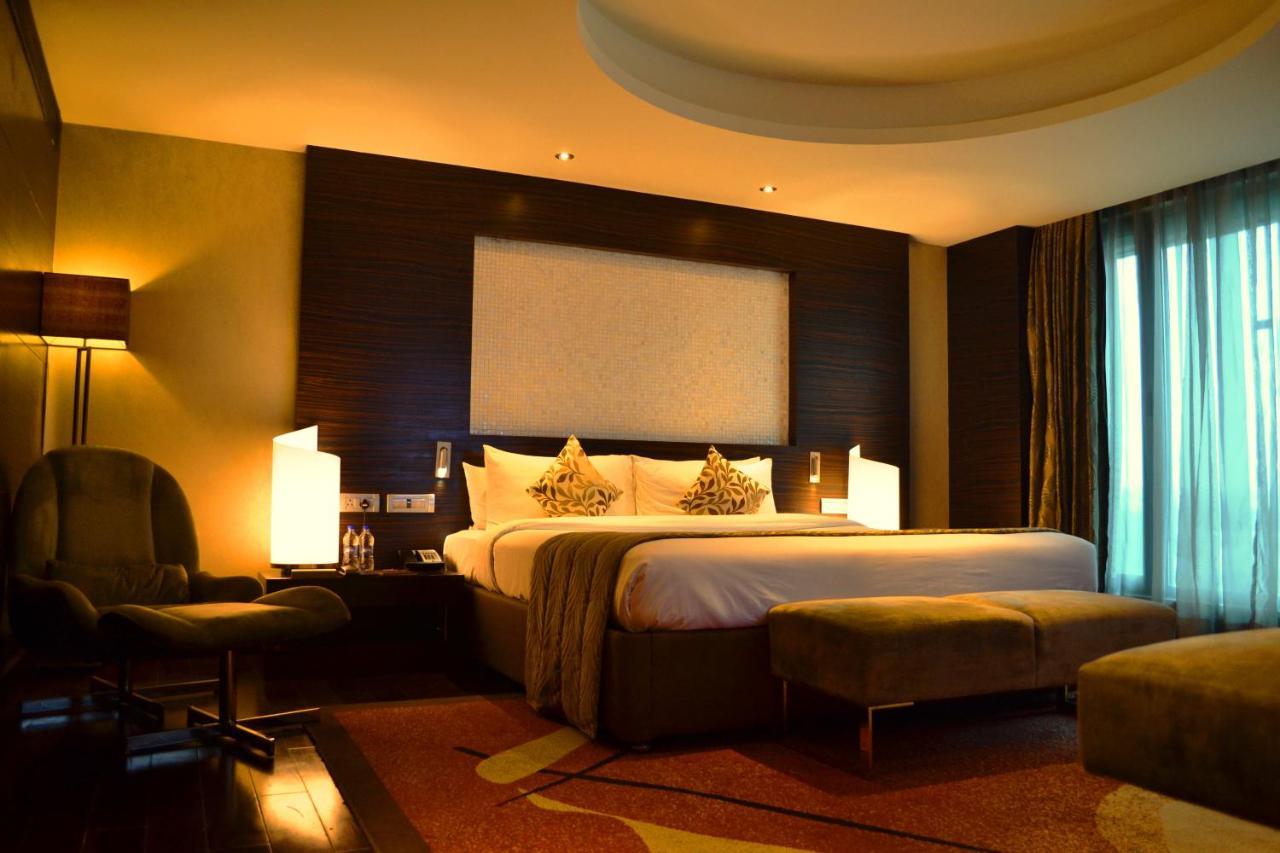 Vivanta Hyderabad, Begumpet Kültér fotó